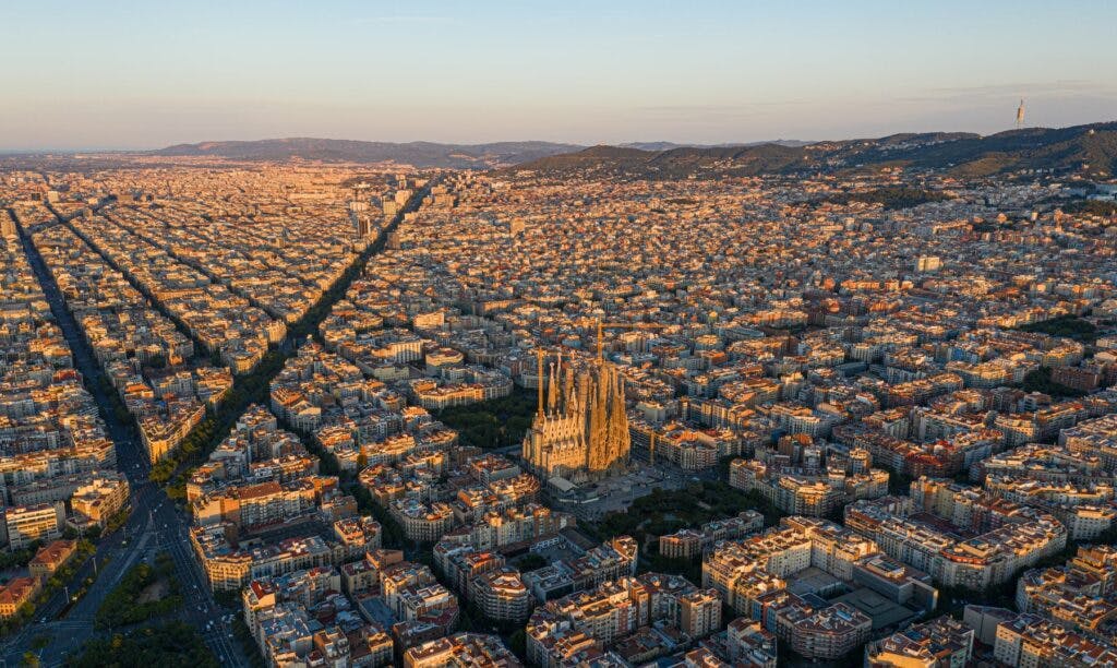 Public Transportation in Barcelona | Move Around Like a Local