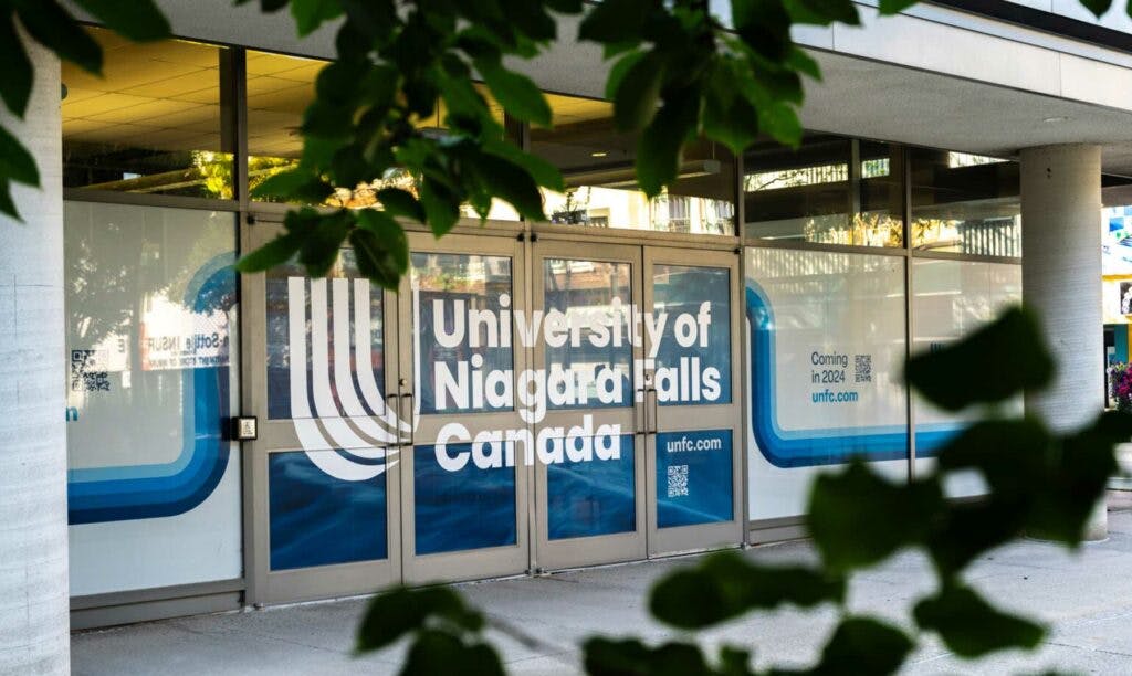 ¡Dale forma a tu futuro profesional en University of Niagara Falls de Canadá!